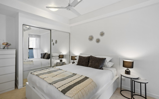 Stellar Location With Parking, Pool & Gym Access – Guest Rooms – Brisbane
