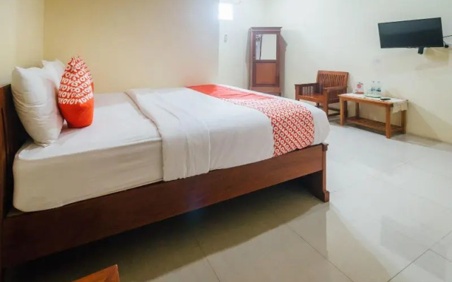 OYO 1300 Crecia Guest House