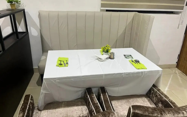 Marchforte-Courtyard Hotel
