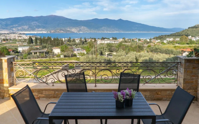 Paul's American Mansion- Volos suburb