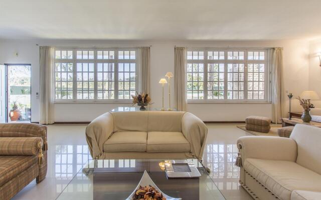 Villa Maia (AL) in Corroios