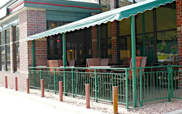 Express Suites Riverport Inn & Suites
