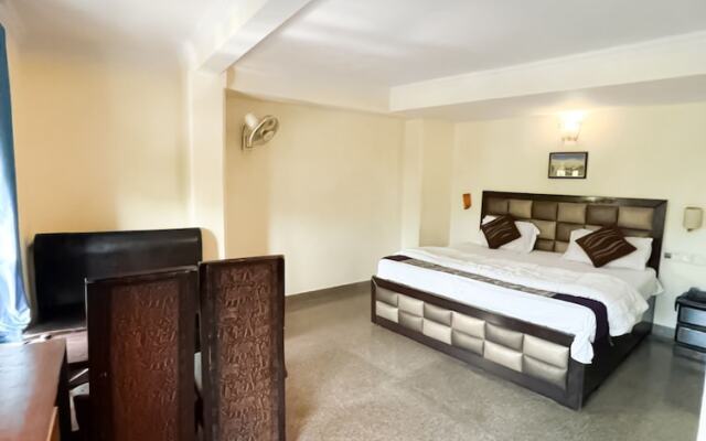 Roomshala 033 Silver Inn NFC