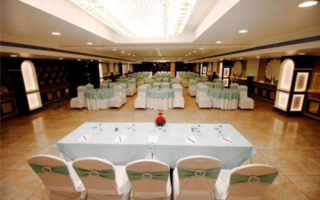 Pinnacle by Click Hotels, Lucknow