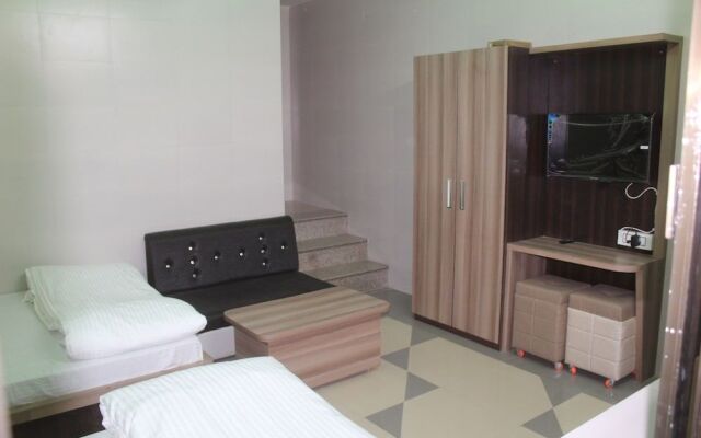 Hotel Bajaj Lake Palace