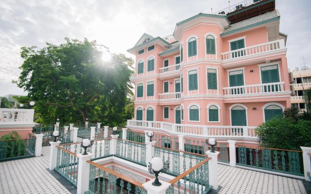 Hiranyakul House Riverside