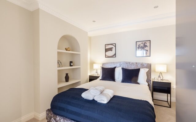 Elegant Double Bedroom In Belgravia