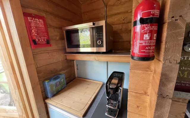Retro Lodge nr Dartoor With hot tub & opt Sauna