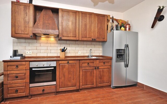 Beautiful Home in Makarska With Wifi and 7 Bedrooms