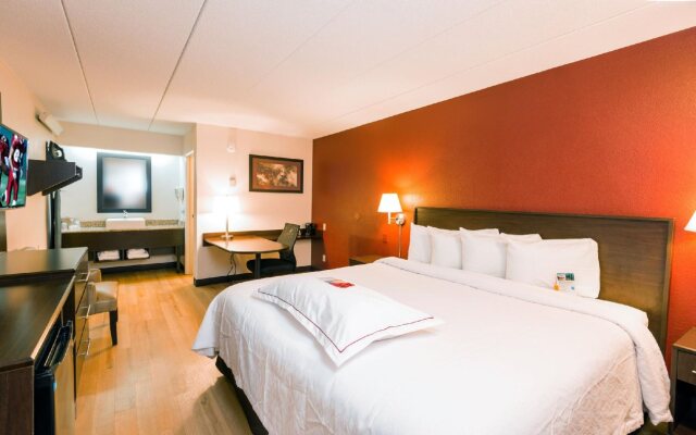 Red Roof Inn PLUS+ St Louis - Forest Park/ Hampton Ave