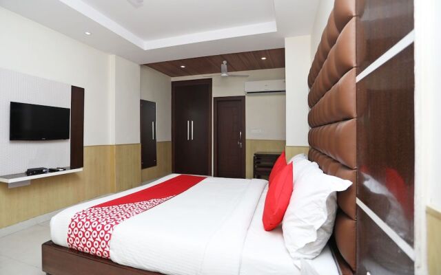 OYO 2295 Hotel Razia Inn