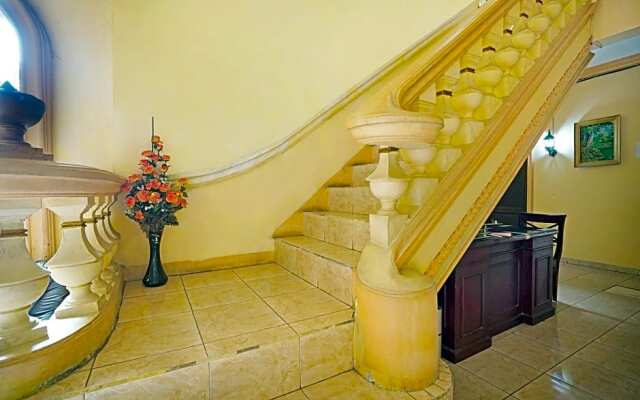 OYO 91390 Kost Grand Royal Elite