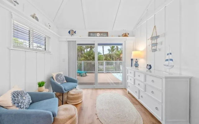 11431 Dickey Lane-kaztiva 3 Bedroom Home by RedAwning