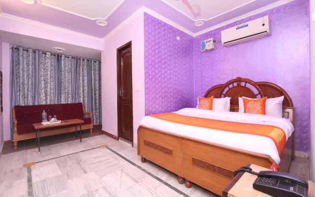 OYO 10384 Hotel Rajesh Palace