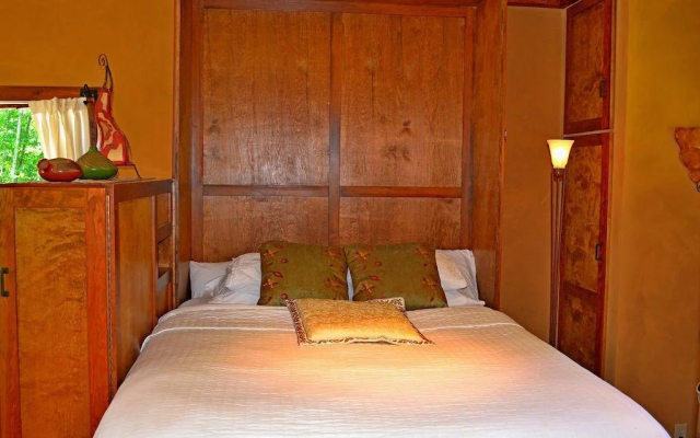 Alderwood Cottage & Suite - Bowen Island - фото 3