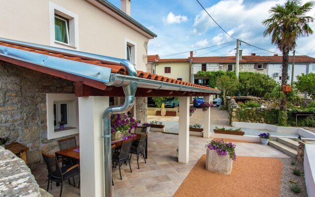 Stylish Villa in Milohnici With Private Terrace