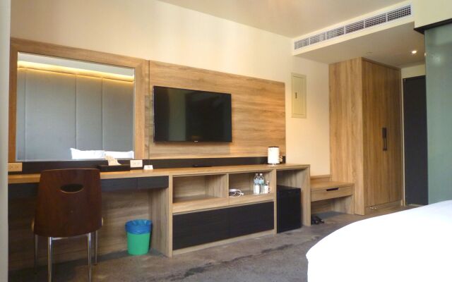 Travel Light Hotel