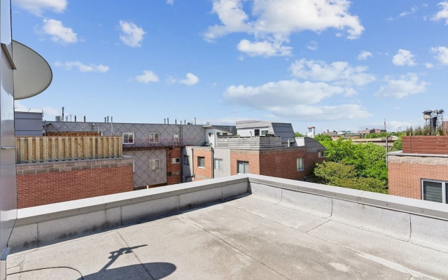 Family-Friendly South Loop Escape by RedAwning