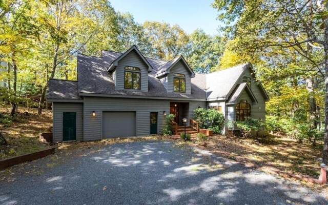 Book Spring Summer Luxury House at Wintergreen