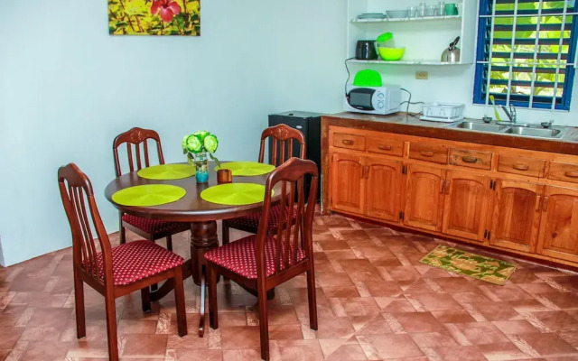 Sunshine Lodge- Your Home Away From Home