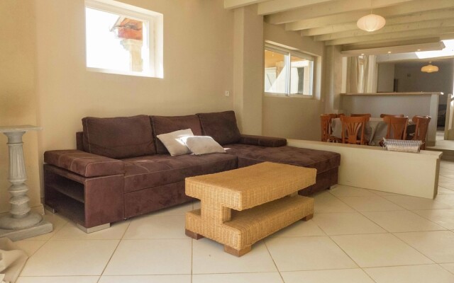 Stunning Holiday Home With Swimming Pool in Loupia