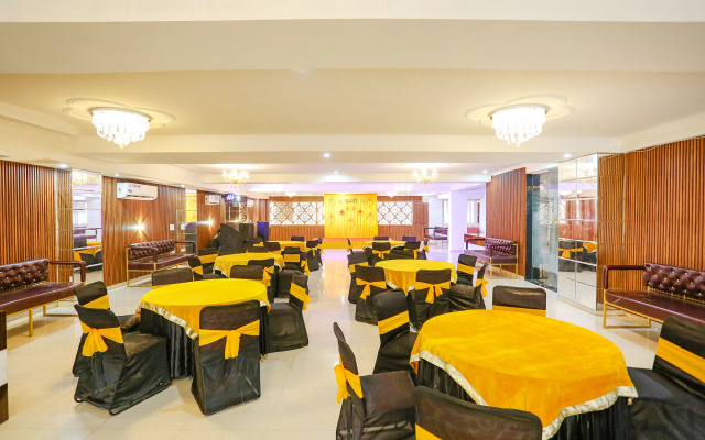 Fabhotel 52 Ivory