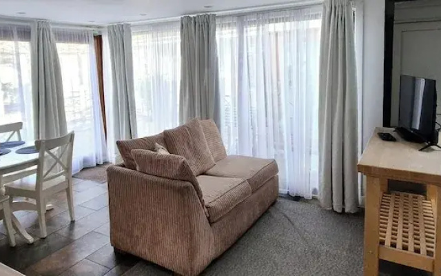 Oak Tree Rooms