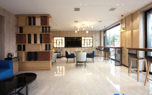 Rongjing Hotel (Rongcheng Baiyangdian High-speed Railway Station Branch)