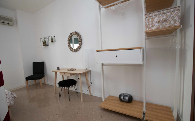 Abstract Apartment M84