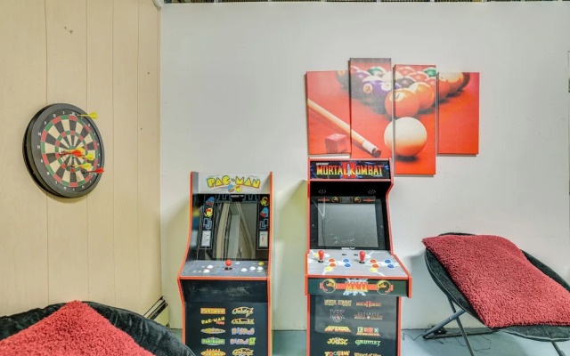 Private Hot Tub: Lakefront Poconos Home!