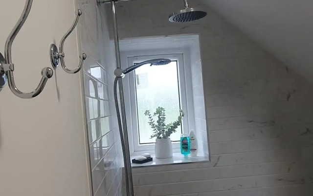 Apartment-sleeps2-parking-garden-patio