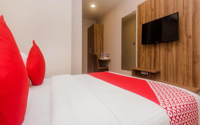 OYO 18581 Hotel Blue Inn Residence