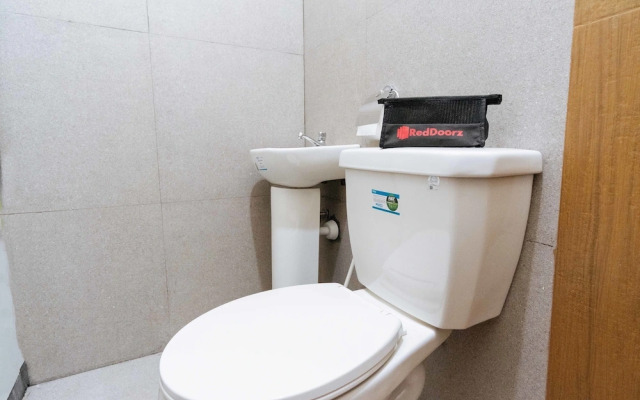 RedDoorz @ Vicente Street Espana Manila