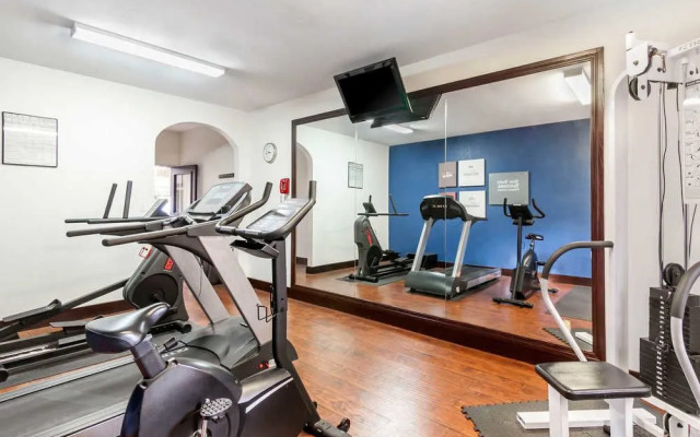 Comfort Suites East / I-44
