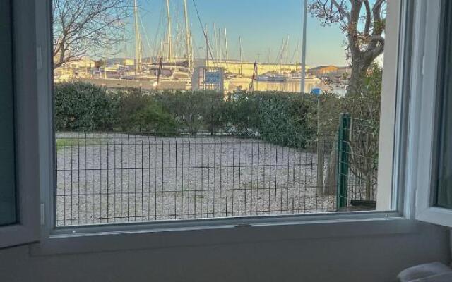 Superbe, face aux bateaux - 2ch + jardin - marina