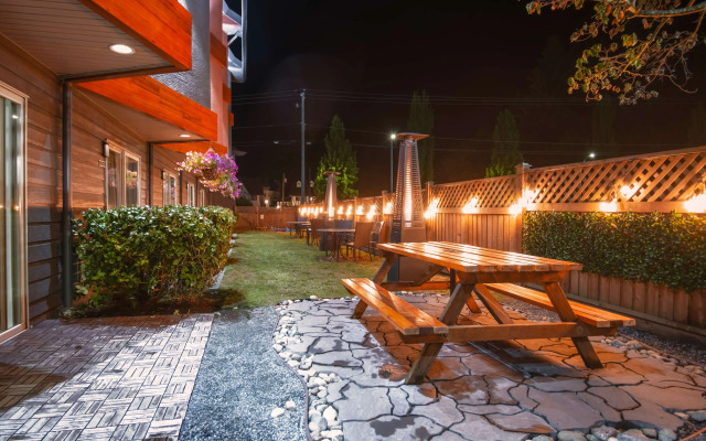 Coast Parksville Hotel