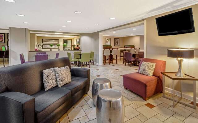 La Quinta Inn & Suites by Wyndham Miami Airport East