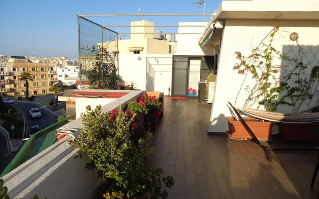 Lovely Penthouse With Private sun Terrace Between Valletta and Sliema