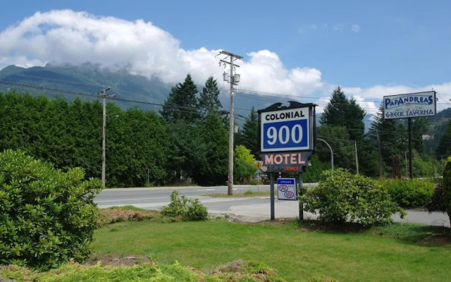 Colonial 900 Motel