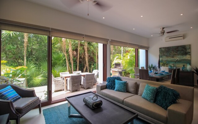 Luxury Home near Ocean by Olahola