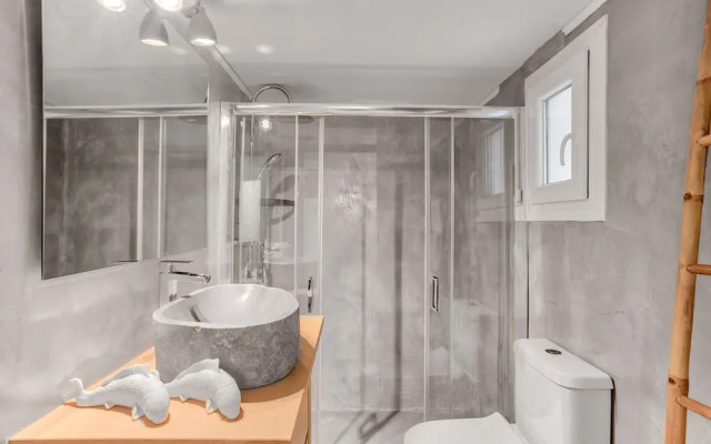 Head for Acropolis a Romantic Hideaway