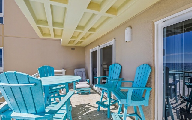 Destin Towers 61 2 Bedroom Condo by RedAwning