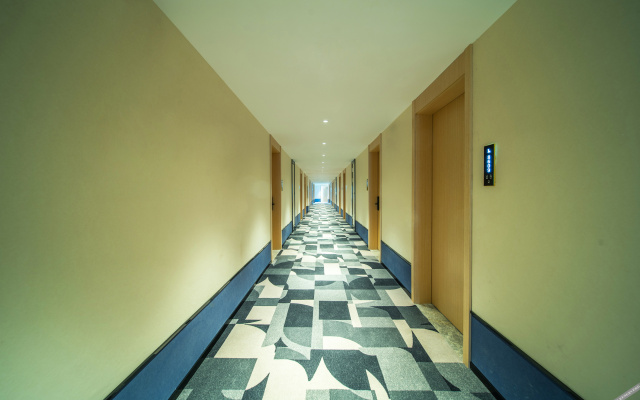 LanOuShangPin Hotel (Longhu Park Store, Yantan District, Zigong City)