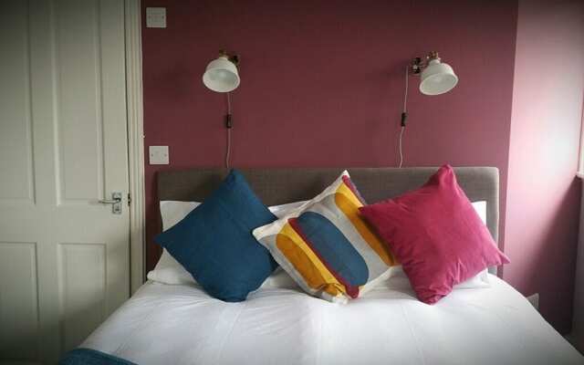 Cafe Guest House 34
