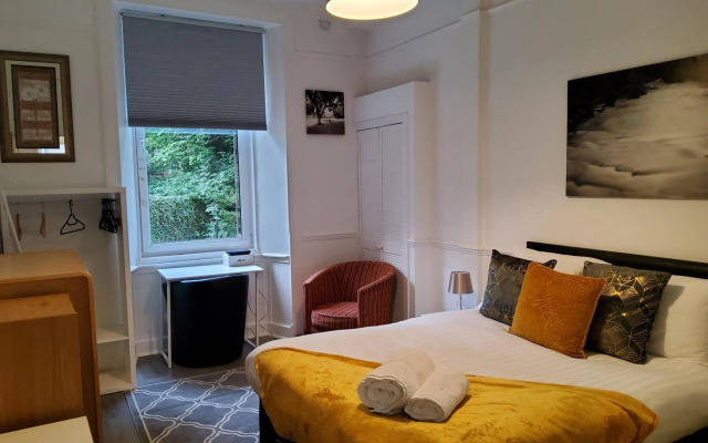 6 Separate beds, 2 baths -Leith Spectacular Apartment