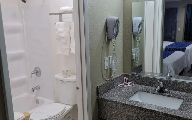 Travelodge by Wyndham Clearlake