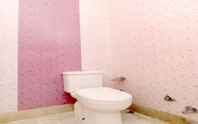 Oyo 37663 Hotel Royal Palace