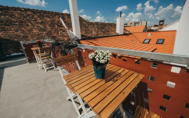 YellowBoot Aparthotel