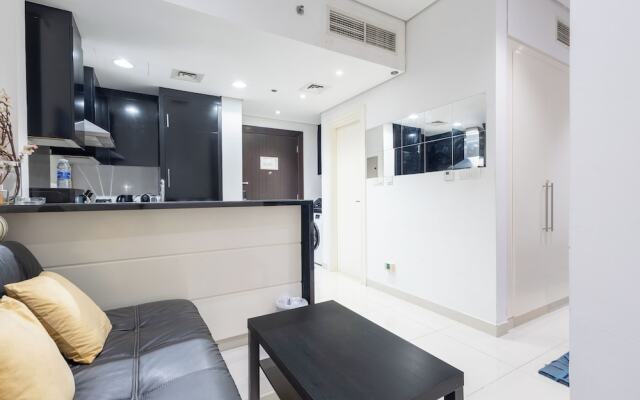 SuperHost - Chic Studio on the 16th Floor in Business Bay