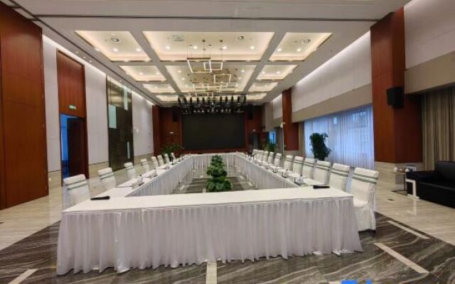 Yatai Conference Center Hotel